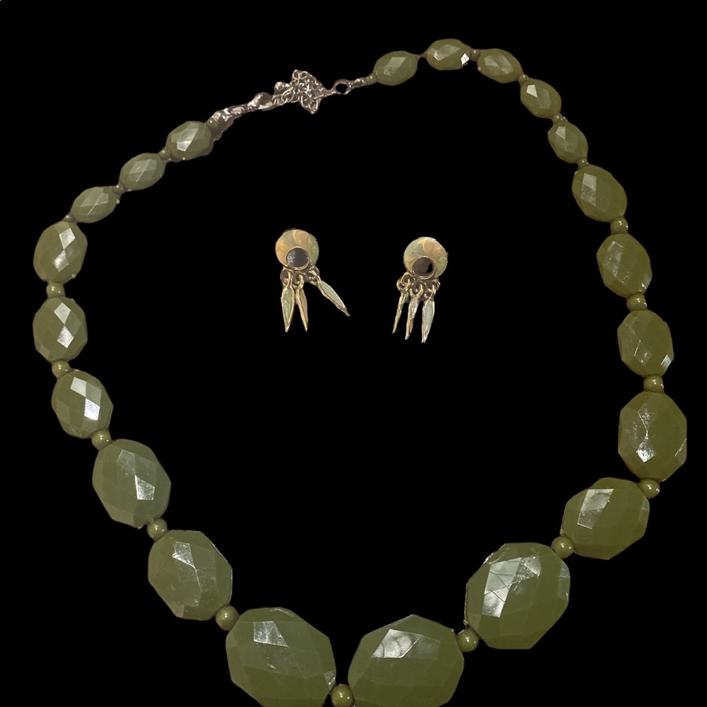 Vintage beaded necklace and earrings 76